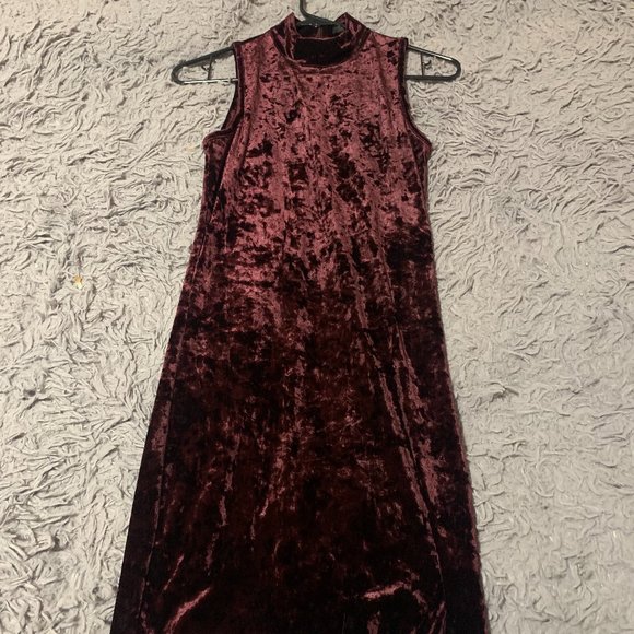 Turtle Neck Sleeveless Velvet dress - Picture 1 of 2